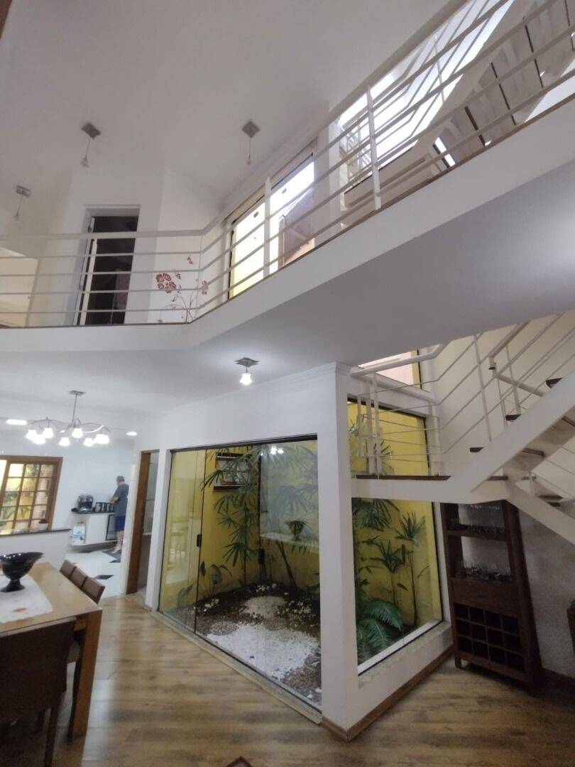 Sobrado, 3 quartos, 214 m² - Foto 1