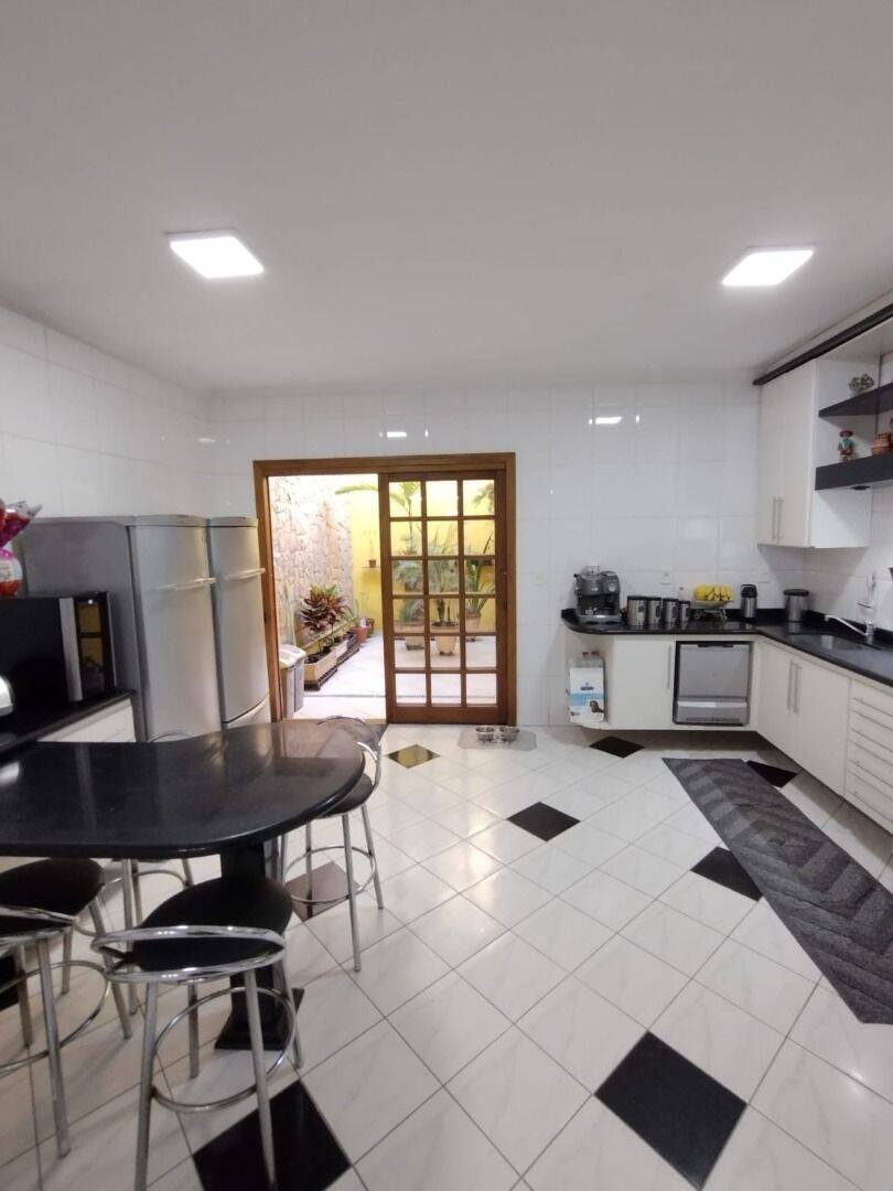 Sobrado, 3 quartos, 214 m² - Foto 5