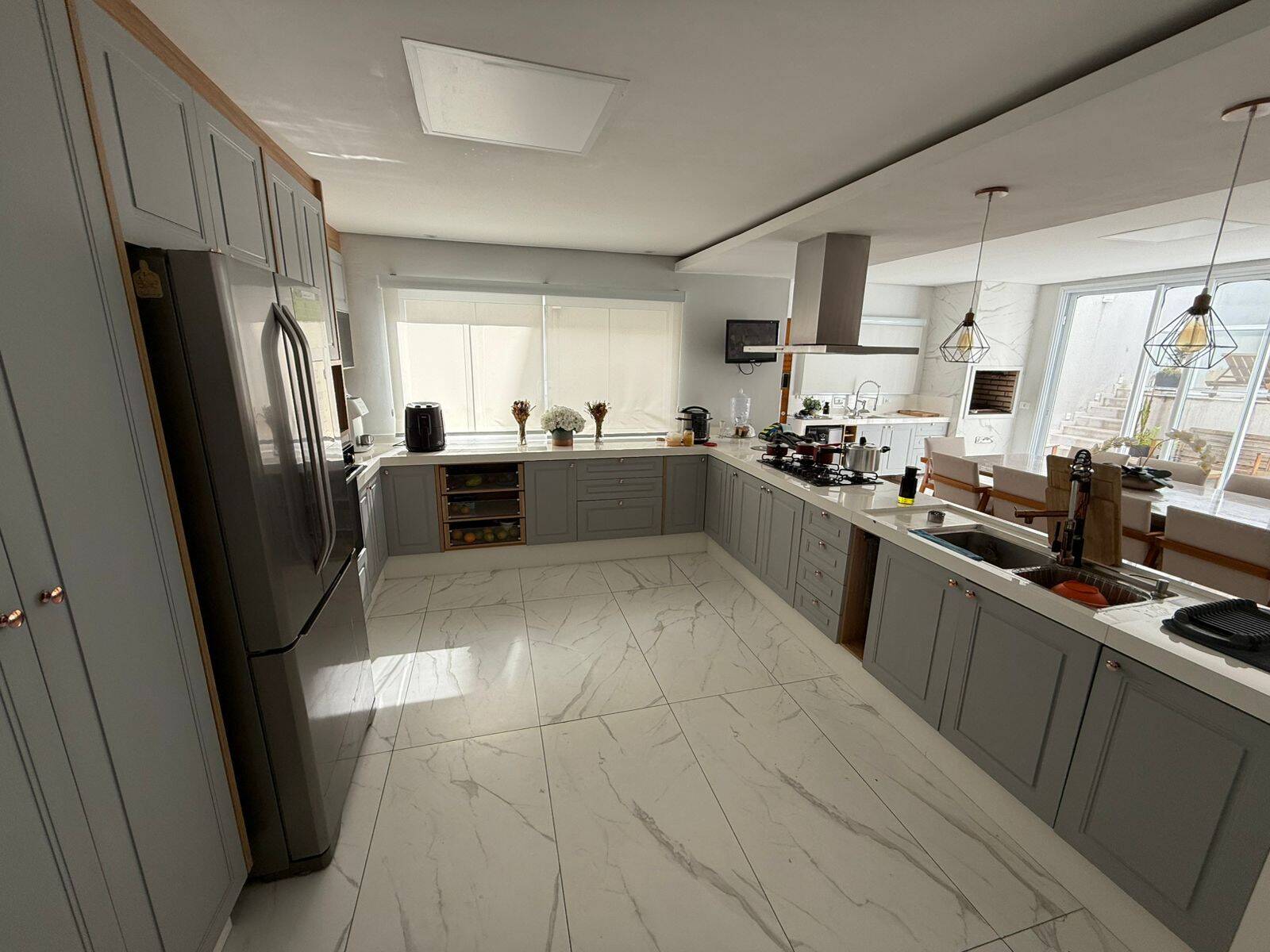 Casa, 4 quartos, 330 m² - Foto 1