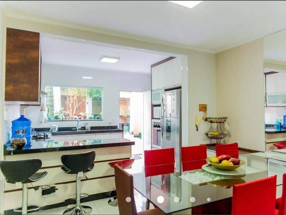 Sobrado, 4 quartos, 256 m² - Foto 1