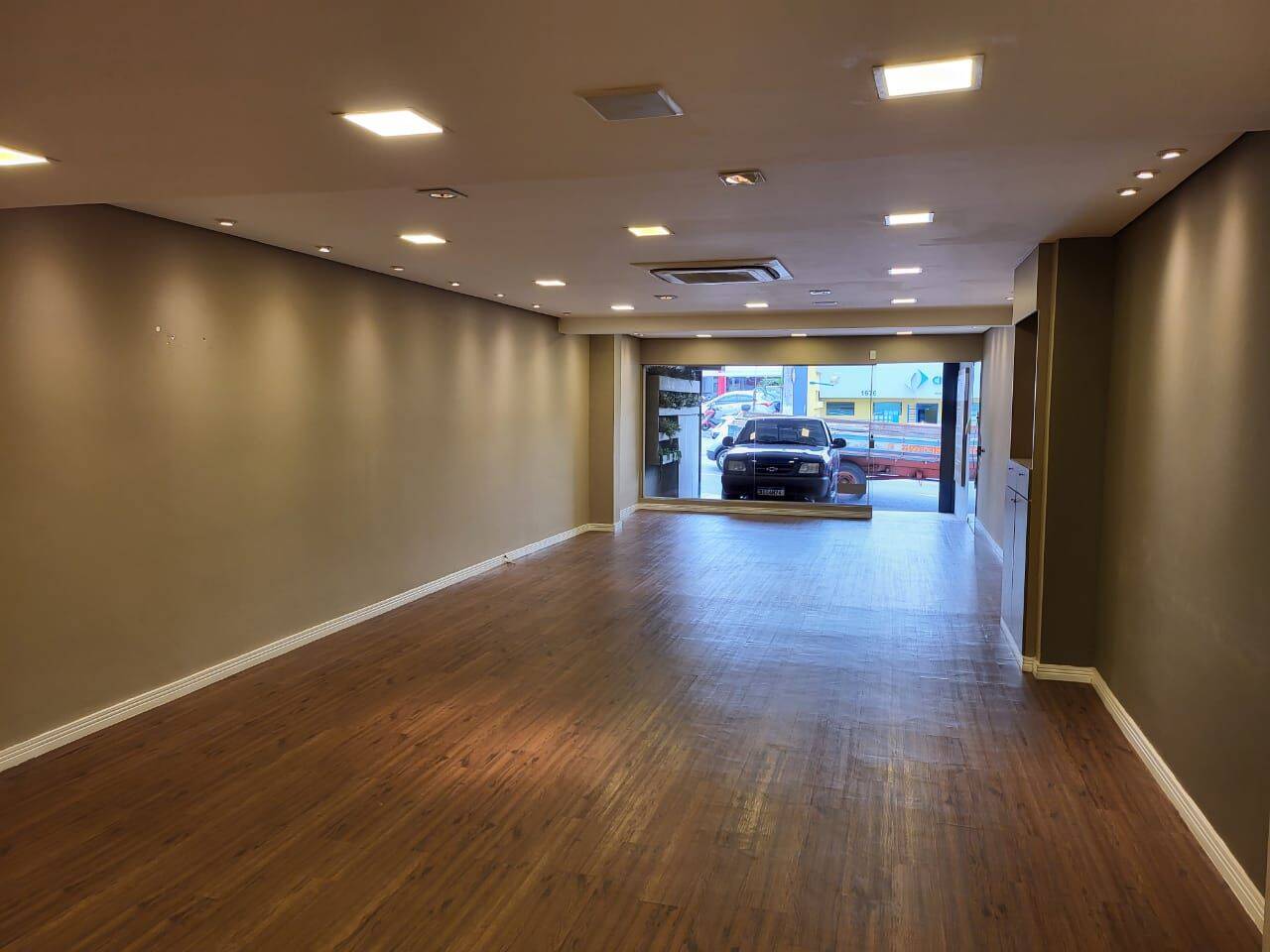 Loja-Salão, 192 m² - Foto 1