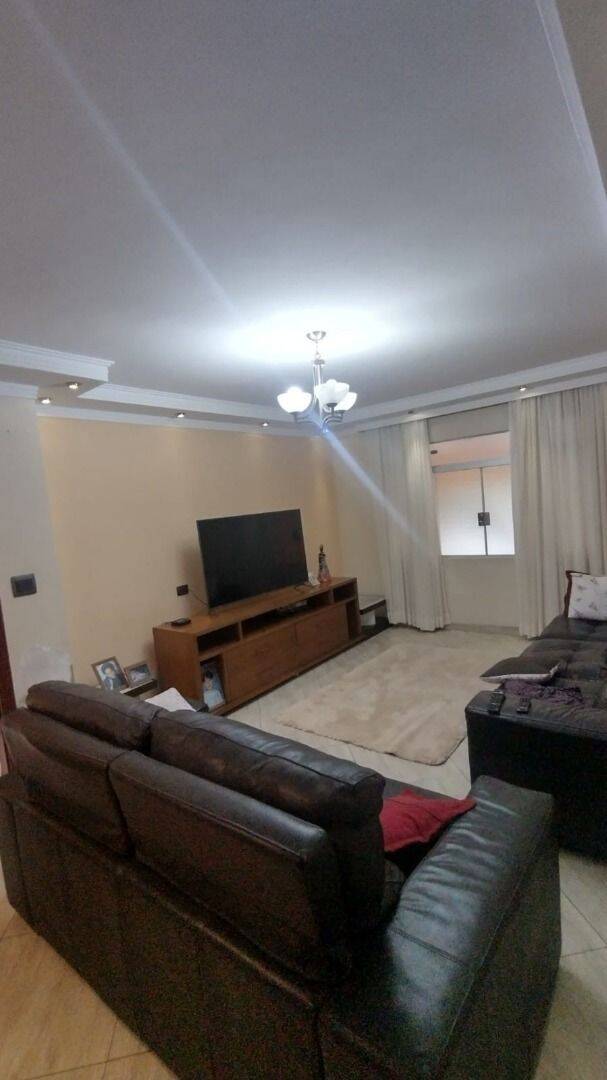 Sobrado, 4 quartos, 195 m² - Foto 1