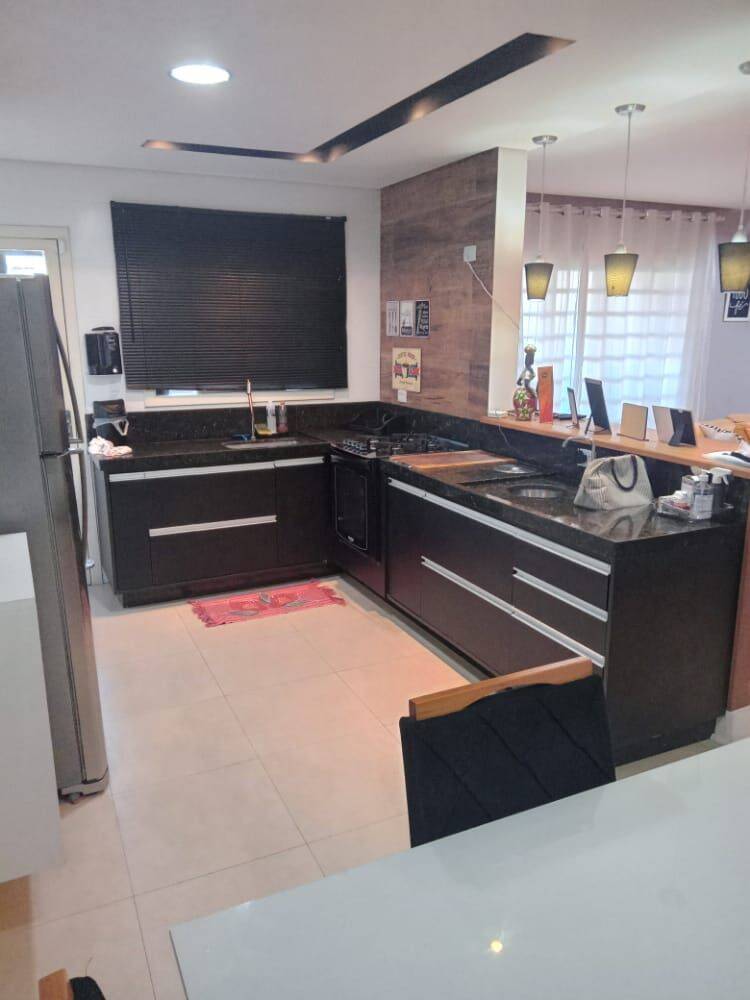 Casa, 3 quartos, 224 m² - Foto 4