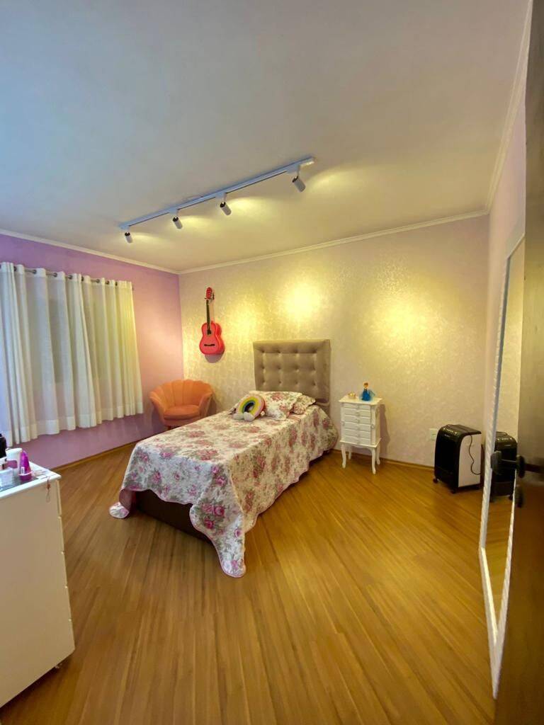 Casa, 4 quartos, 220 m² - Foto 1