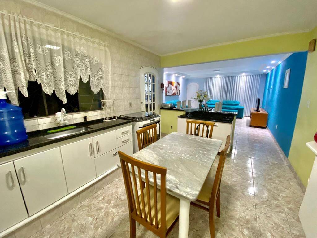 Casa, 4 quartos, 220 m² - Foto 4