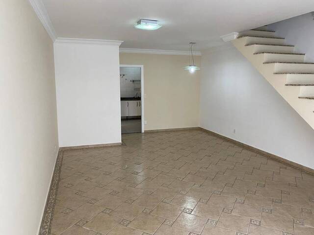 #CA0011 - Casa para Venda em  -  - 1
