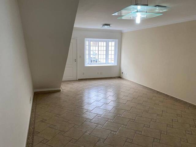 #CA0011 - Casa para Venda em  -  - 2