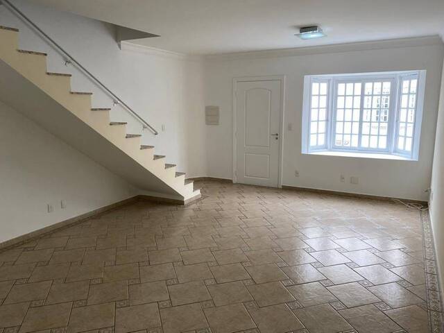 #CA0011 - Casa para Venda em  -  - 3