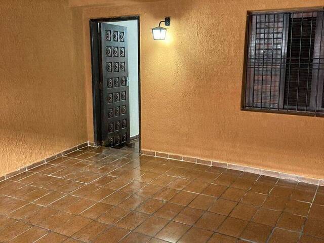 #CA0024 - Casa para Venda em  -  - 1