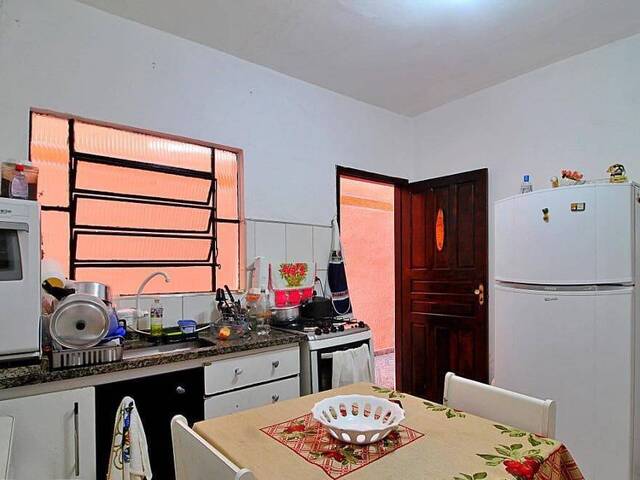 #CA0032 - Casa para Venda em  -  - 3