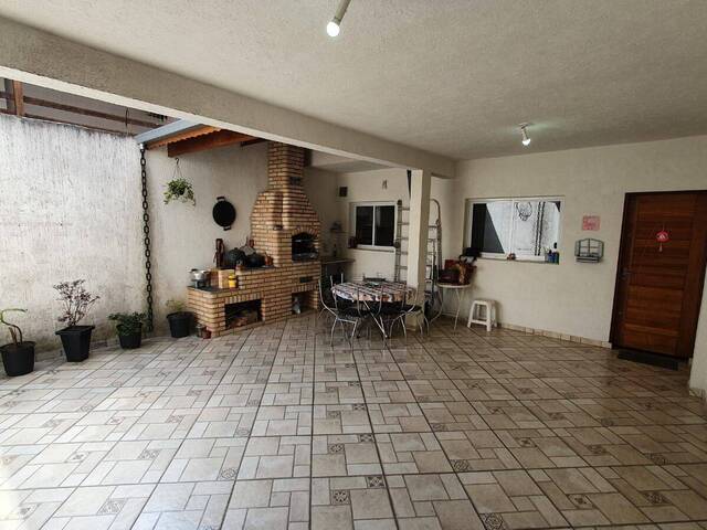 #CA0048 - Casa para Venda em  -  - 1