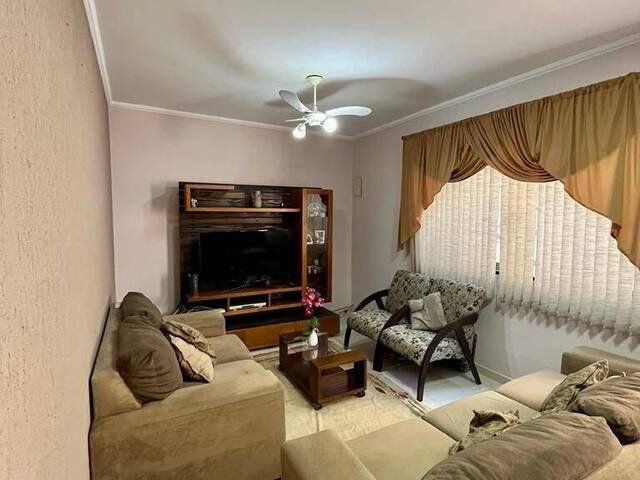 #CA0056 - Casa para Venda em  -  - 2
